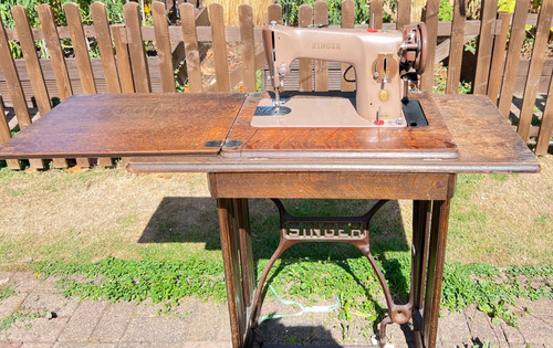 Vintage table singer sewing - table,