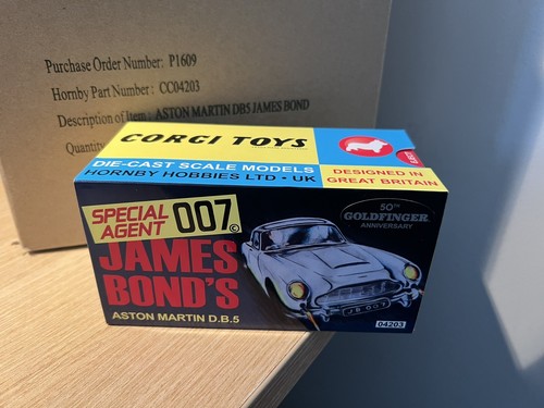 Corgi 04203 silverjames - x,