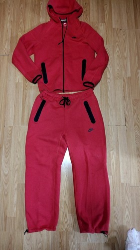 Men nike tech set nwot - nike,