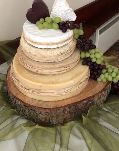 Wooden wedding cake log stand