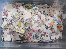 1/2 Kilo World off paper stamps, better than the normal mix (thousands)-NEW LOT