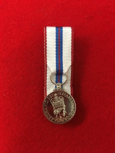 Court mounted platinum jubilee - court,