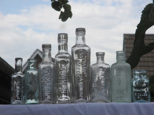 Vintage old antique chemist - 8x,