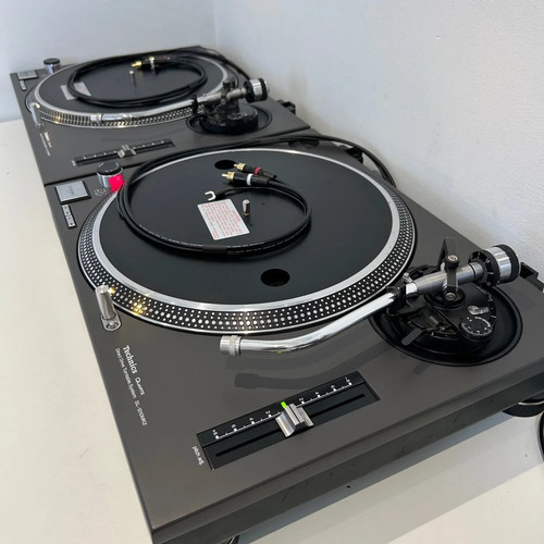 Technics 1210mk2 turntables - technics,