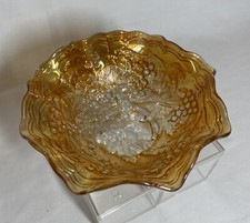 Vintage Scalloped Edge Round