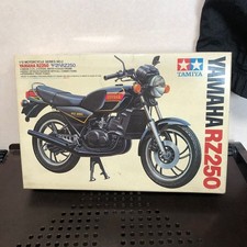 YAMAHA RZ250 1/12 Plastic