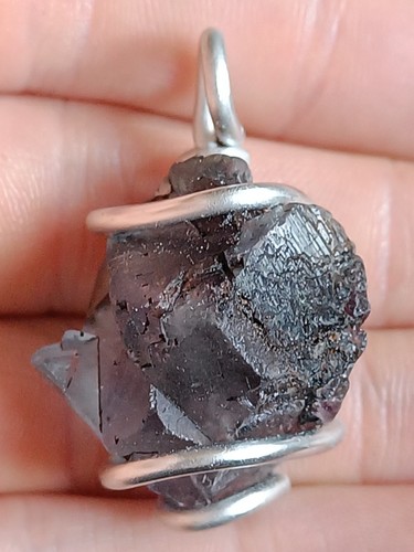 Fluorite pendant natural dark