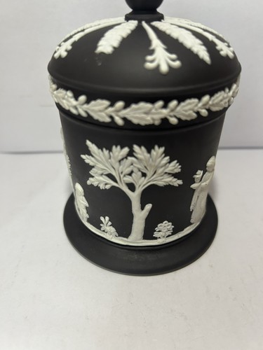 Wedgwood jasperware white - wedgwood, on