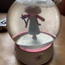 Bins Angel Snow Globe Show,