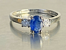 18ct White Gold Sapphire