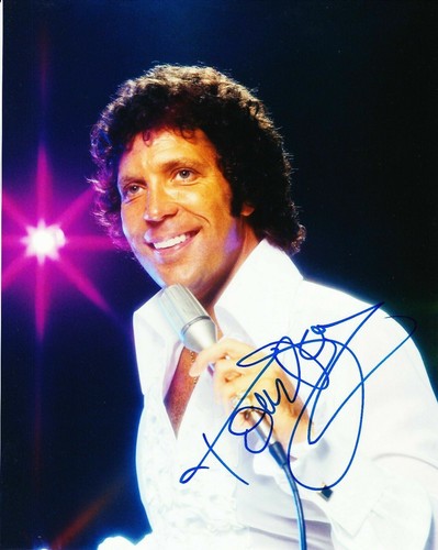 Tom jones signed 10x8 photo - tom,
