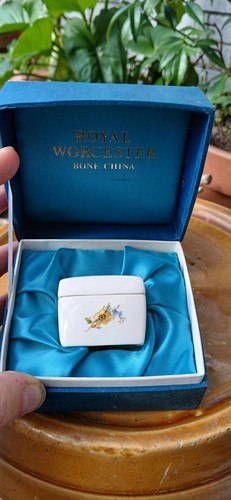 Royal worcester boxed - royal, bone