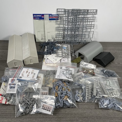 Job lot army military figures - army,