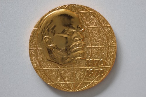 Gold tone medal - tone, 1870