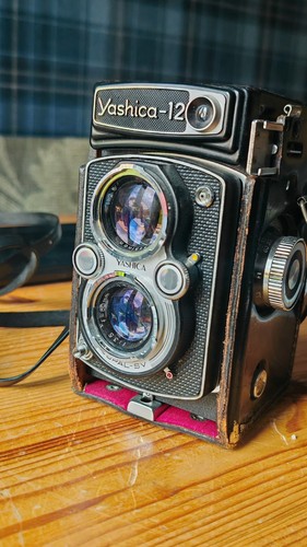 Yashica medium format tlr - format,