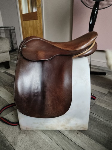 Farringtons show style saddle