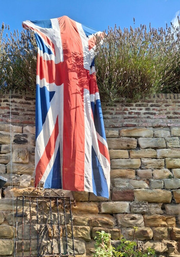 Large union jack flag used - union,
