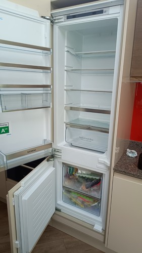 Siemens integrated fridge - siemens,