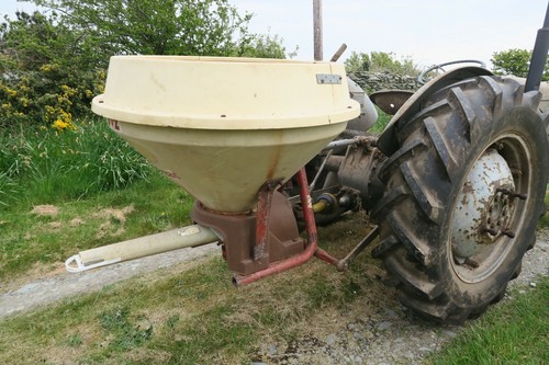 Vicon fertiliser spreader - vicon,