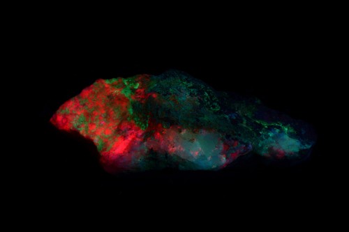 Tugtupite analcime - tugtupite,,
