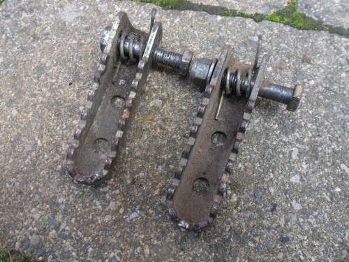 Malaguti foot pegs - malaguti,