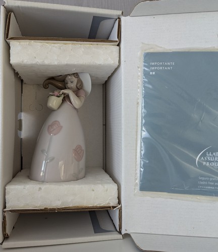 Lladro figurine little rose - figurine,