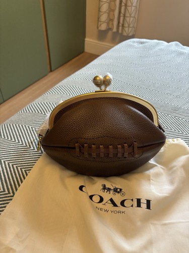 Coach football kisslock - football, frame