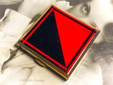 Square Black & Red Step Paris