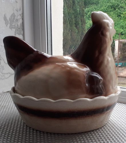 Vintage chicken hen egg holder