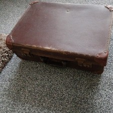 Vintage  1940's Small Brown childs Suitcase, Noton crown line -  needs repair
