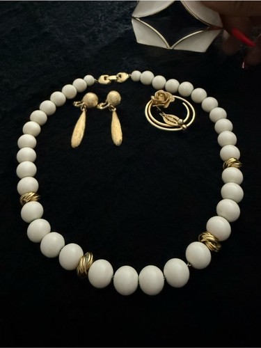 Vintage white gold beaded - white,