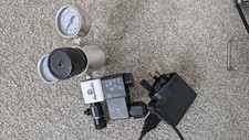 CO2 Regulator Solenoid Bubble Counter Dual Gauges Adjustable Output Pressure