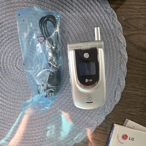 U880 flip mobile phone - 3,
