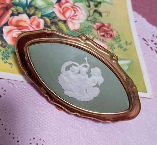Stratton wedgwood compact - stratton,