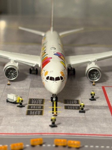 400 scale airport model - scale,