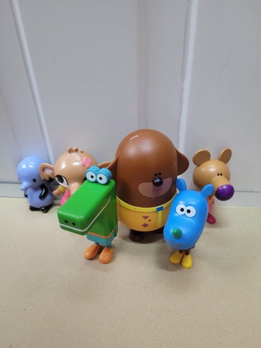 Hey duggee toy figures set - duggee, of