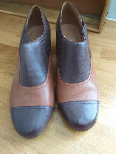 Clarks ladies 2 tone - by,