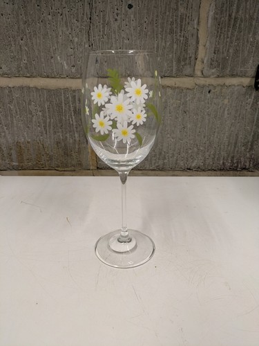 Daisy print wine glass bnwt - wine,