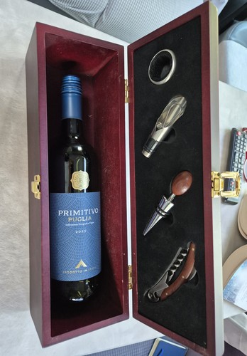 Vintage style wooden - wine, gift