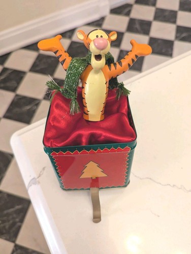 Tigger pooh christmas to - a,