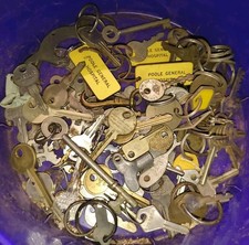 Vintage Job Lot Of Keys mixed see pictures 