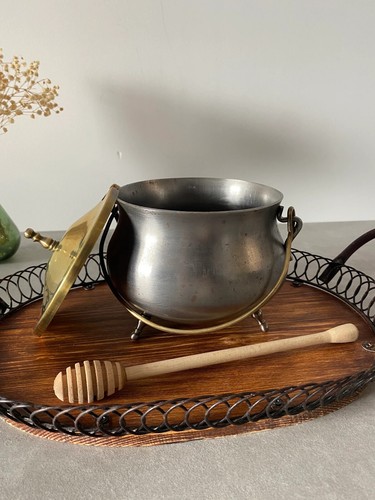 Vintage cast iron - cast, honey/bean