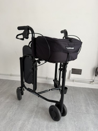 Black uniscan triumph walker - black,