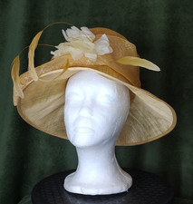 Jacques Vert Gold Occasion Straw Hat with Flower & Feathers – Wedding / Races