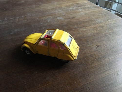 Two horse citroen cv6 yellow - citroen,