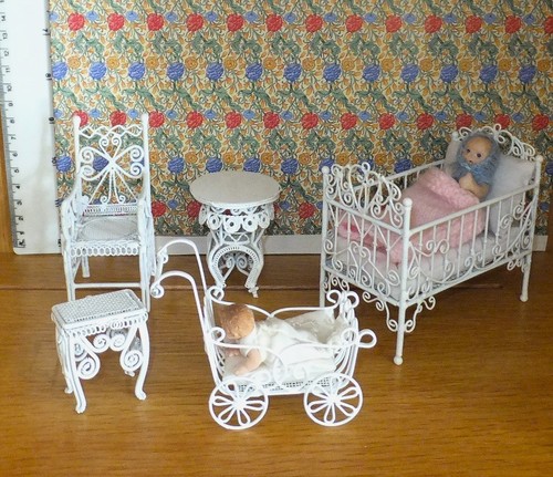 Scale dolls house white - 1/12,