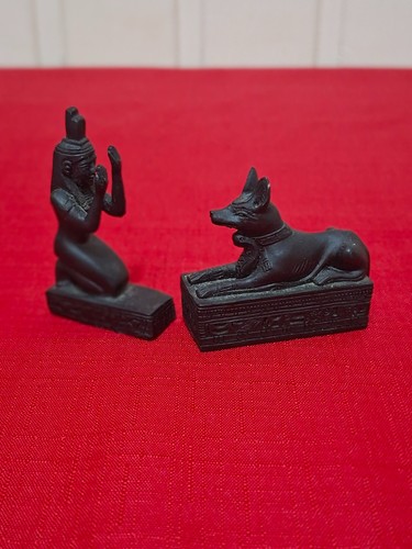 Small black resin egyptian - 2,