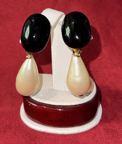 Chanel faux pearl - chanel,