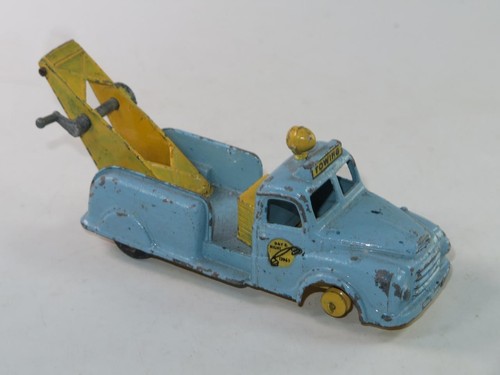 Vintage budgie scale - budgie,