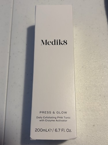 Medik8 press and glow - press,